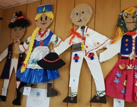 Regionalne stroje ludowe z recyklingu