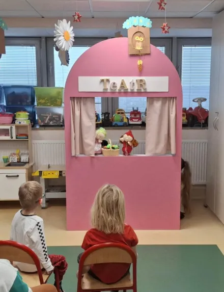 TEATRZYK CZERWONY KAPTUREK