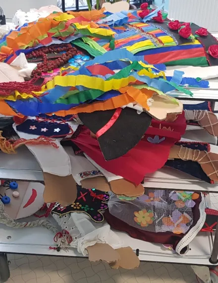 Regionalne stroje ludowe z recyklingu