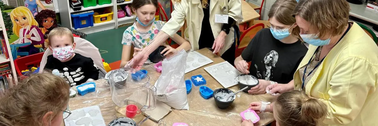 Warsztaty gipsowe w ramach projektu edukacyjnego